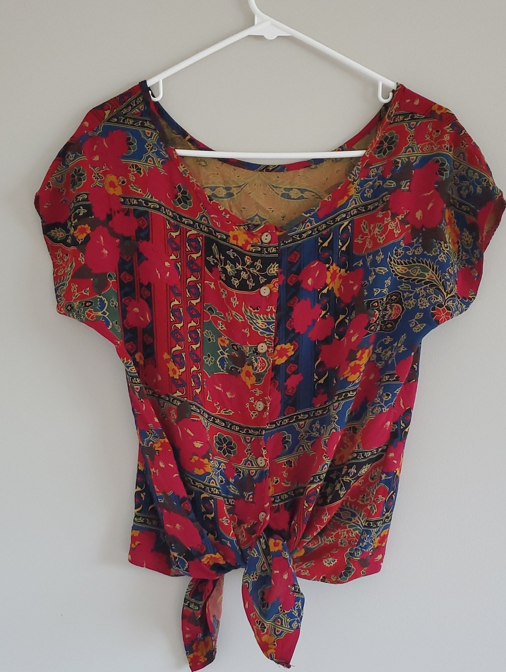 Los Banditos Vintage Tie-Front Floral Button Up Blouse in Red and Blue Sz M